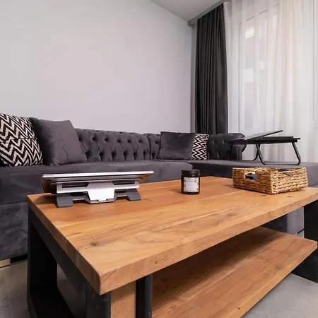 Chic 1br With Balcony In Апартаменты Пловдив