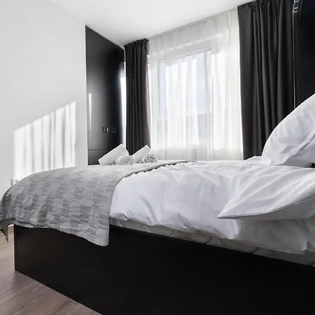 Chic 1br With Balcony In Апартаменты *