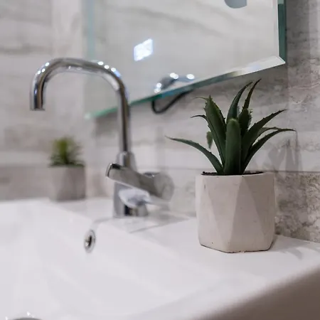 Chic 1br With Balcony In Апартаменты Пловдив