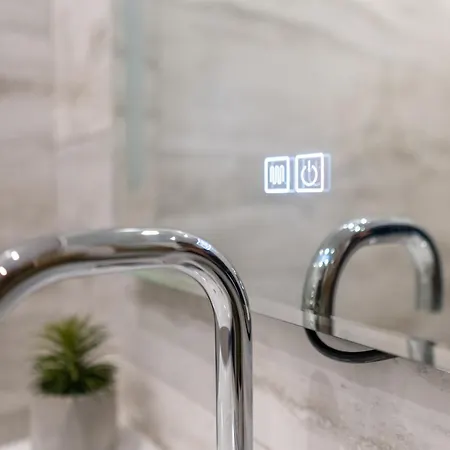 Chic 1br With Balcony In *