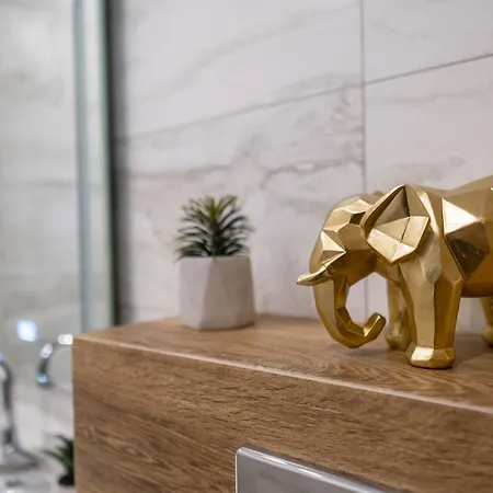 Апартаменты Chic 1br With Balcony In