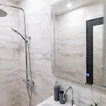 Chic 1br With Balcony In Apartment