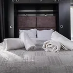 Apartment Chic 1br With Balcony In