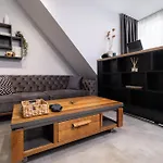 Apartment Chic 1br With Balcony In *