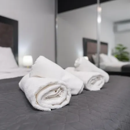 Chic 1br With Balcony In *