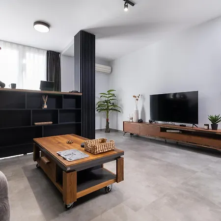 Chic 1br With Balcony In * Пловдив