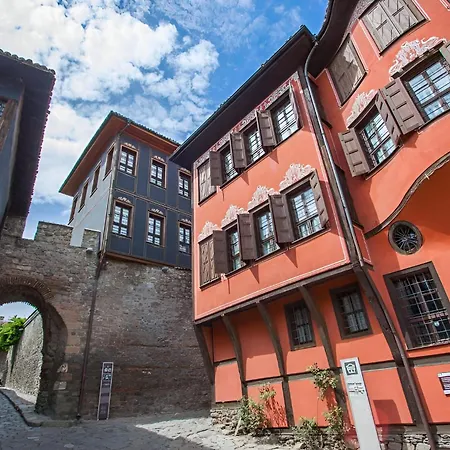 Chic 1br With Balcony In *