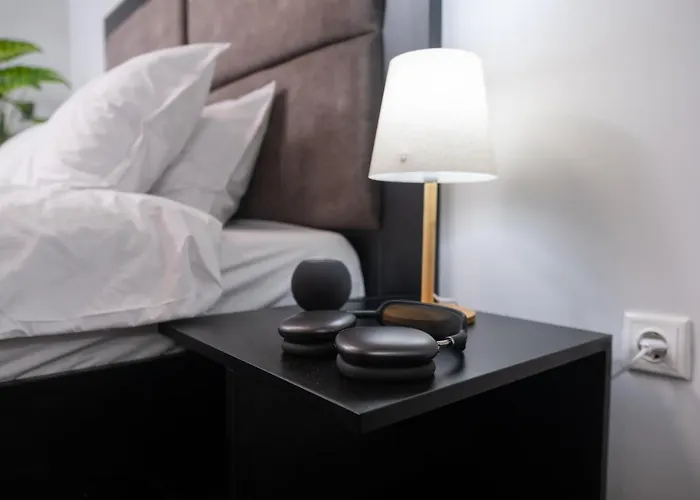 Chic 1br With Balcony In *