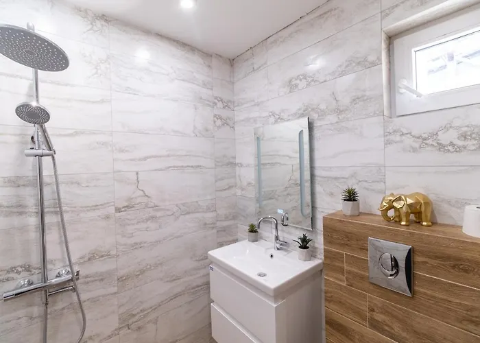 公寓 Chic 1br With Balcony In *