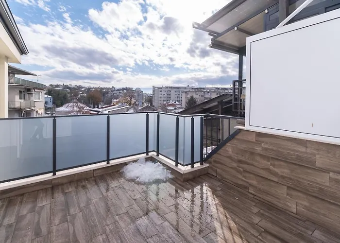 Chic 1br With Balcony In *