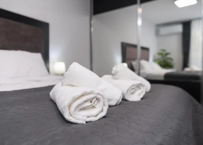 Chic 1br With Balcony In *