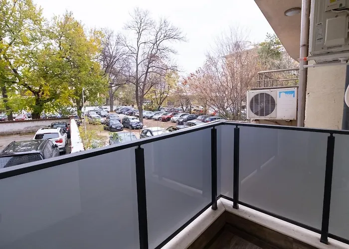 Chic 1br With Balcony In 公寓