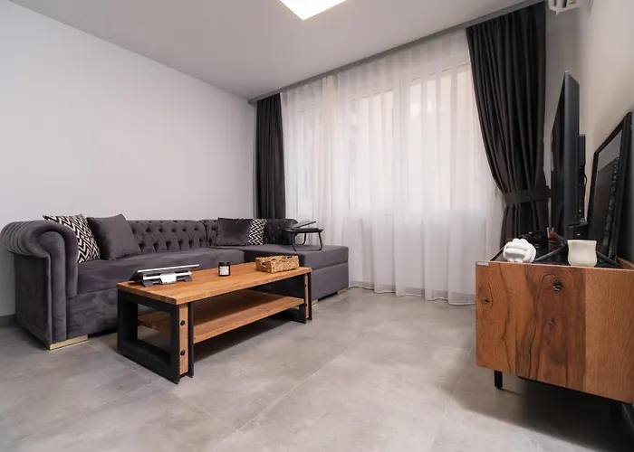 Chic 1br With Balcony In Apartamento