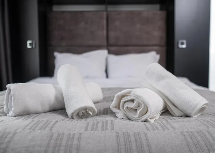 Chic 1br With Balcony In *