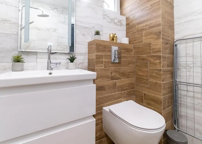 Chic 1br With Balcony In 公寓 *