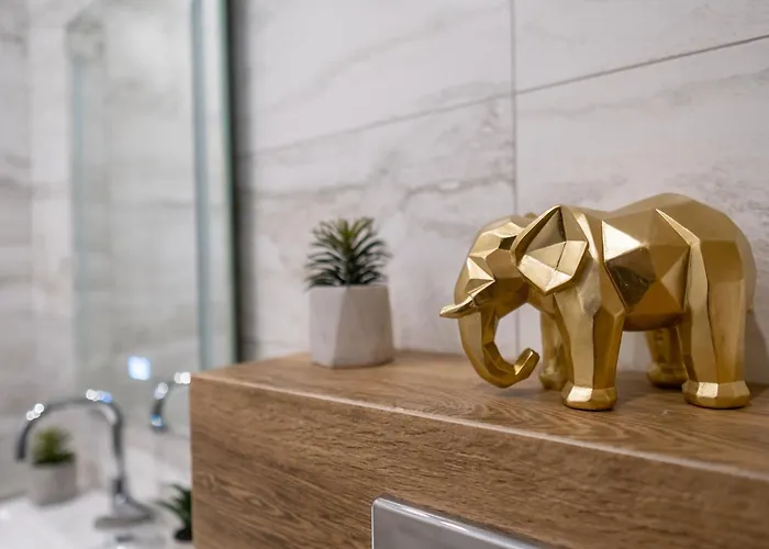 公寓 Chic 1br With Balcony In