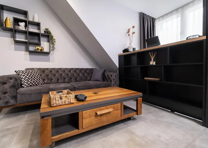 公寓 Chic 1br With Balcony In *